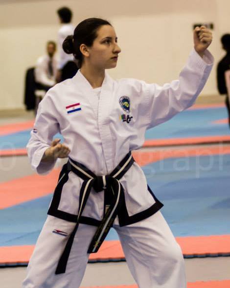 Célia Ávalos Cardozo, a pesar de su juventud ya hizo historia en el campo de las artes marciales.
