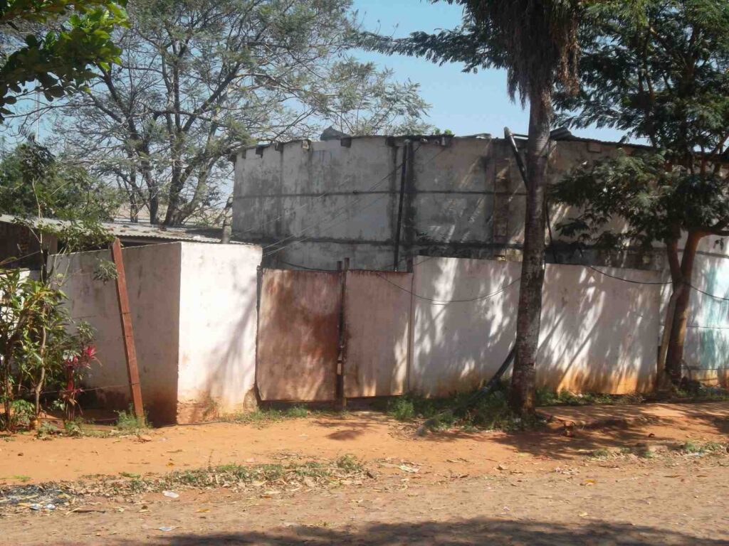 Uno de los tanques de agua de la empresa Petereby ubicado en el barrio San Miguel
