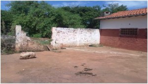 Parte de la muralla del colegio Mariscal Estigarribia que todavía aguarda su reconstrucción.