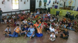 Parte de los chicos participantes de la Pascua Peque en la comunidad de Santo Rey
