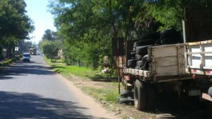 A plena vista sin que la Fiscalía del Medio Ambiente ni la Municipalidad hagan algo por resolver el grave problema. (click para agrandar)