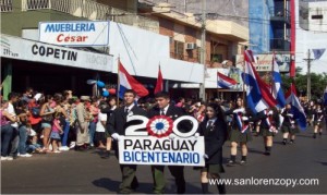 El desfile se hará mañana y ya estan armando lo que será el palco oficial