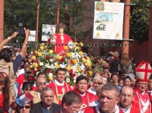 La idea en este año es que la serenata no se extienda muchas horas en la madrugada de modo a dar tiempo a la gente que venga a misa central un poco mas descansado. (imagen procesión del 2012)