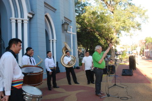 Intendente Albino Ferrer dando la bienvenida oficial a los festejos patronales y fundacionales de la ciudad.