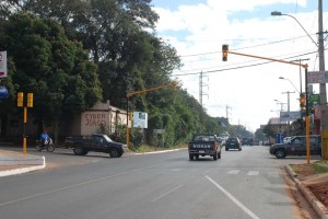 Cruce Avenida Eugenio A Garya y Ramon Frizzola con semaforo nuevo