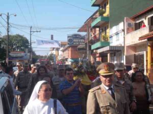 La procesión de la imagen de Santa Rosa de Lima patrona de la policía nacional será desde la comisaría hasta la iglesia catedral de San Lorenzo. (Imagen archivo 2012)