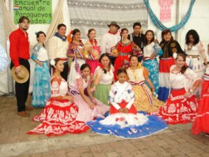 Grupo de danza que participa en las actividades folclóricas en el Principado de Asturias