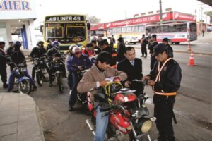 En sólo tres horas de operativo en la zona de 4 Mojones, en Asunción, fueron incautadas 34 motocicletas sin chapas