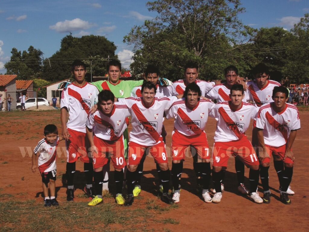 Equipo inicial que presentó el 13 de Junio contra el 6 de Enero