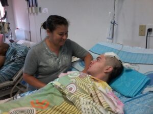 Julio césar será operado por decima quinta vez, la madre dijo a Sanlorenzopy que el haber conseguido la válvula es una batalla ganada