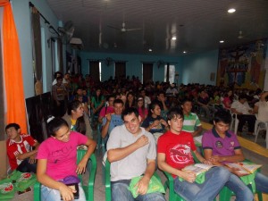 Muchos jóvenes asistieron a la presentación del material de reflexion