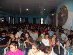 Jóvenes procedentes de diferentes parroquias de la Diócesis de San Lorenzo se congregaron ayer en la casa parroquial de la ciudad de San Lorenzo