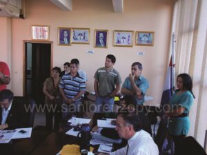 Vecinos de la zona de Lérida, esta mañana en la Junta Municipal