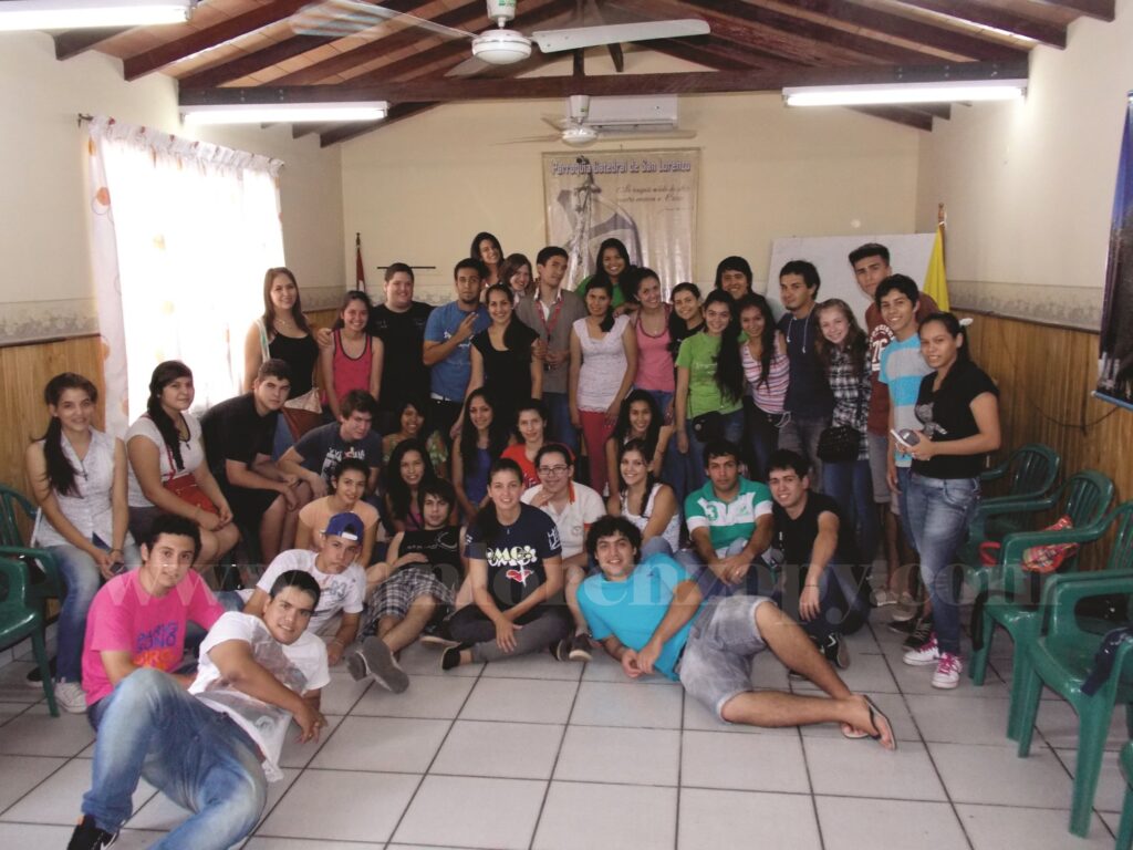 Integrantes de la Pastoral Juvenil de la Parroquia de San Lorenzo