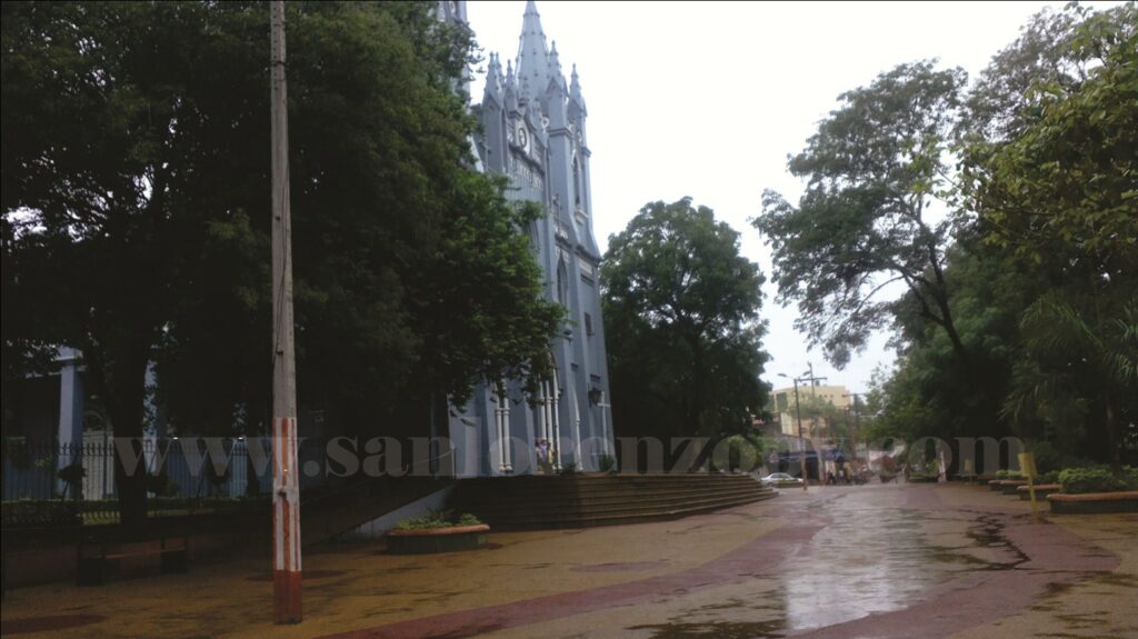 Imagen de la catedral luego de una jornada lluviosa