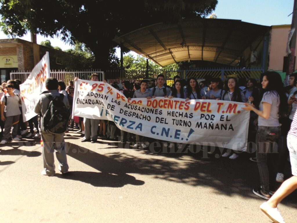 La manifestación empezó a las 12:30 hs apróximadamente y treminó a las 16:00 hs