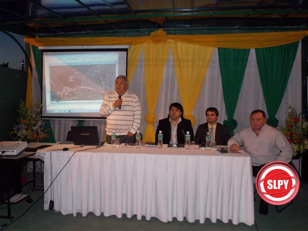 En la mesa estuvieron el intendente Albino Ferrer, los concejales Hugo Lezcano, Freddy Franco y Pastor Benitez.