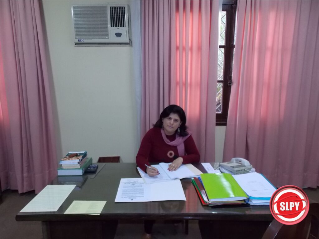 Profesora Adela Candia, nueva encargada de despacho del CRESR