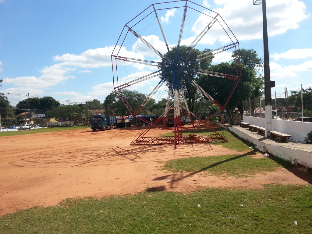 De a poco estan armando los juegos que ofrecera la empresa instalada en la plaza