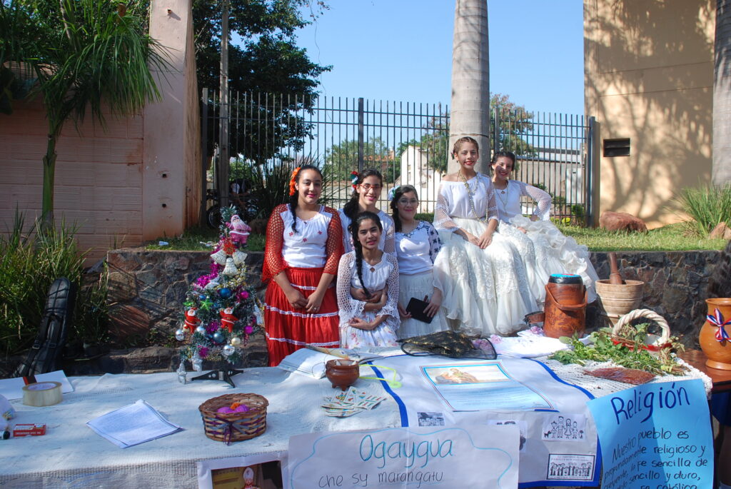 Uno de los stand, donde se explica al gunos tipos de folklore de nuestro país