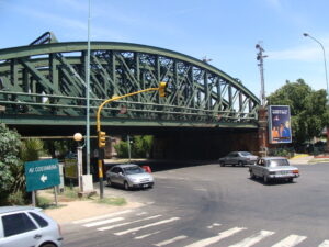 Ejemplo de puente metálico que podría ser implementado.