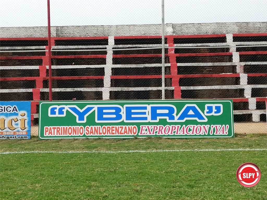 El tablero "Yberá" Patrimonio Sanlorenzano Expropiación Ya, fue colocado en la cancha del Sportivo San Lorenzo por una organizacion denominada "Voz Ciudadana", según dirigentes del club