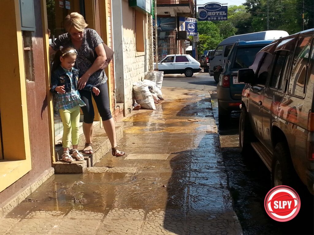 La insalubridad de las calles es la permanente en el centro sanlorenzano