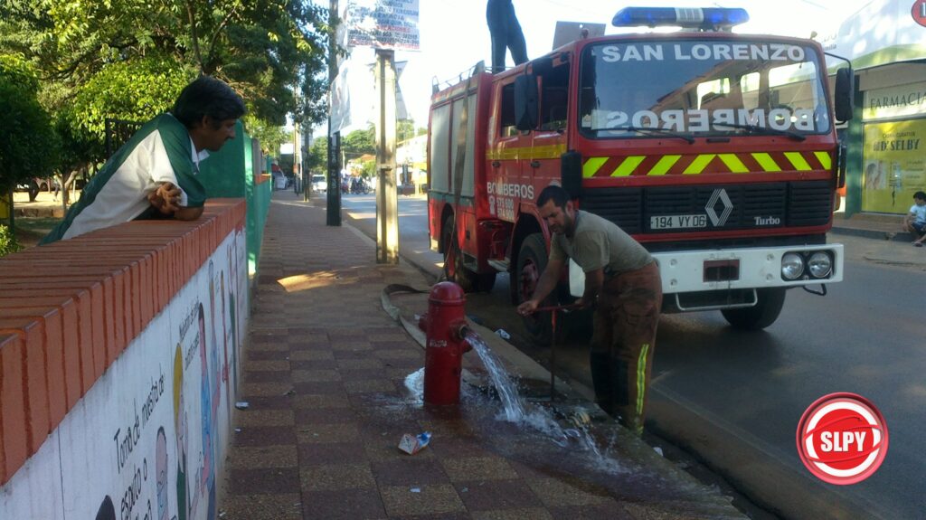 Las bocas para los carros hidrantes también es una necesidad en los barrios alejados del centro de la ciudad. (Imagen archivo SLPY)