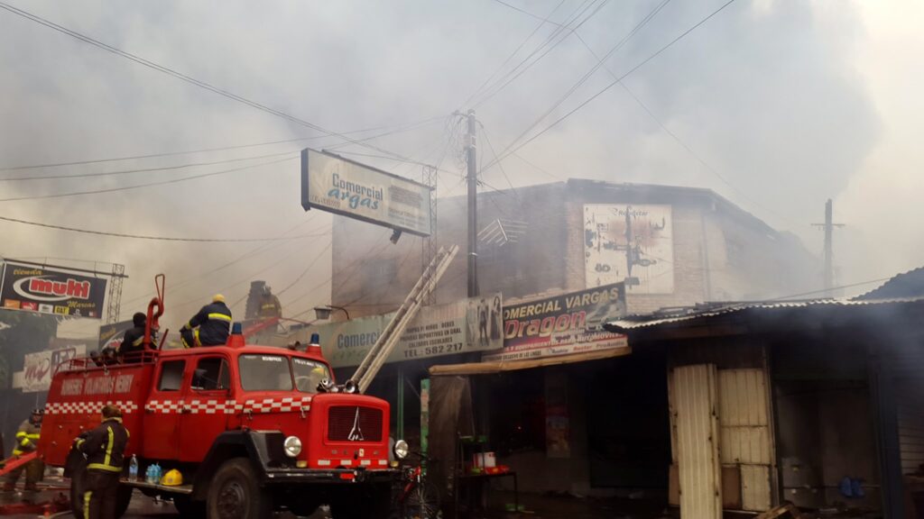 La Municipalidad sigue repartiendo dinero público entre los afectados por el incendio de abril de este año