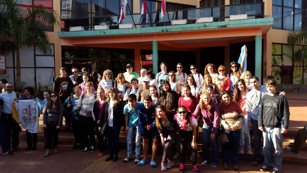 Parte de peregrinos de la Provincia de San Luis (Argentina), junto a algunos integrantes del grupo juvenil Jodsacor de Laurelty