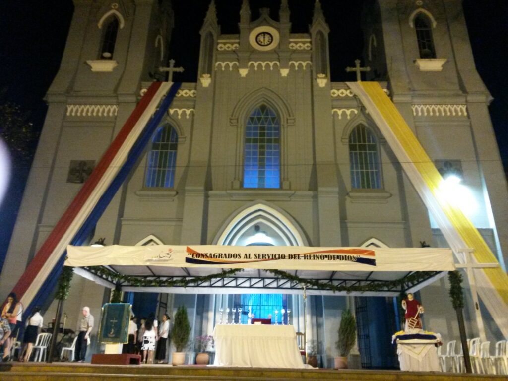 La Catedral de San Lorenzo totalmente preparada para el día 10. (Imagen gentileza Mirtha Sosa Neuman)