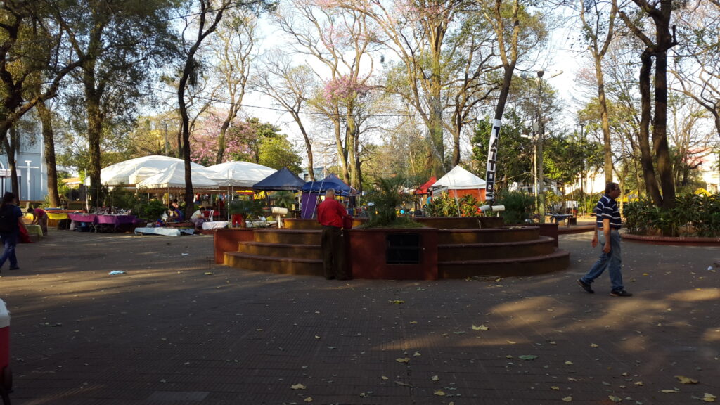 La fuente solo funciona durante la semana de festejos, luego queda abandonado. 