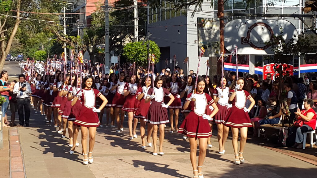 Para mañana jueves es el desfile del CRESR, donde tambien participaran una delegacion de la ciudad de Pilar