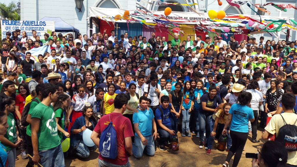 Jóvenes de distintas capillas y parroquias de la diócesis de San Lorenzo.