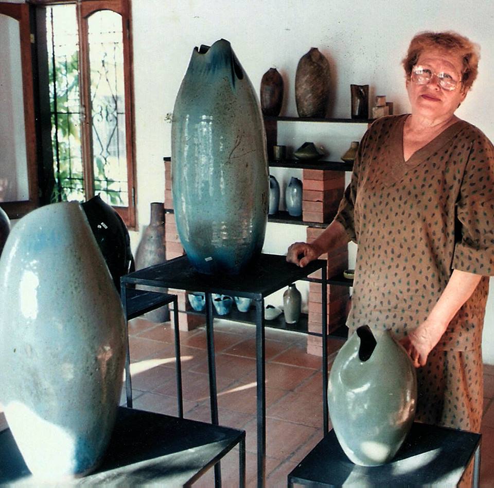 "Keka" Zaldivar, junto a sus obras de arte. (Imagen CCR)