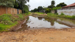 Este es el paisaje permanente de la calle Kurupi de Laurelty. Los trabajos empezaron en el 2014