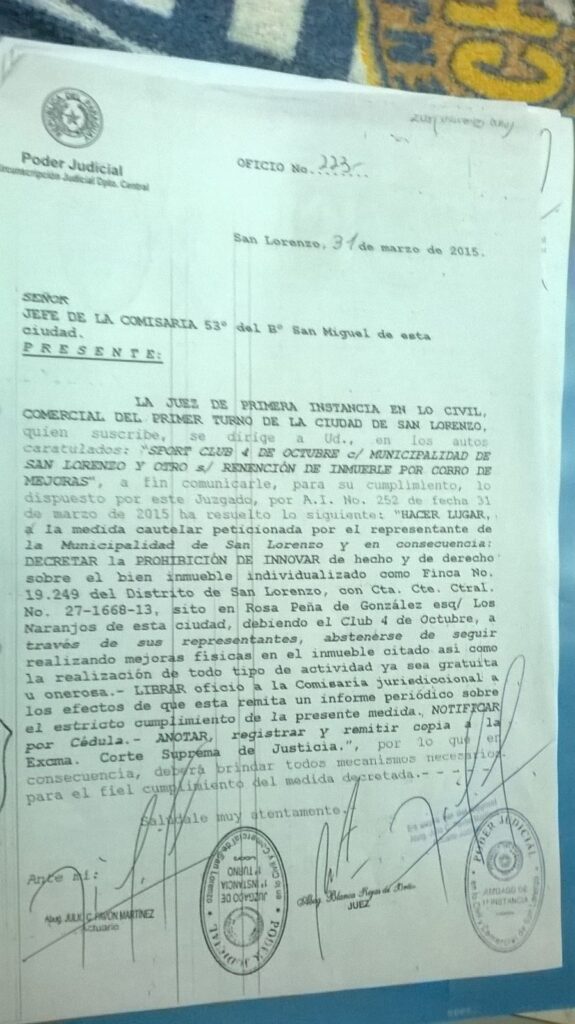 Documento donde la jueza prohíbe el uso del espacio público