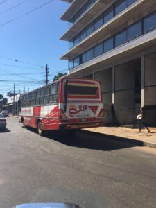 Linea 10 averiado esta mañana sobre la calle 10 de Agosto.