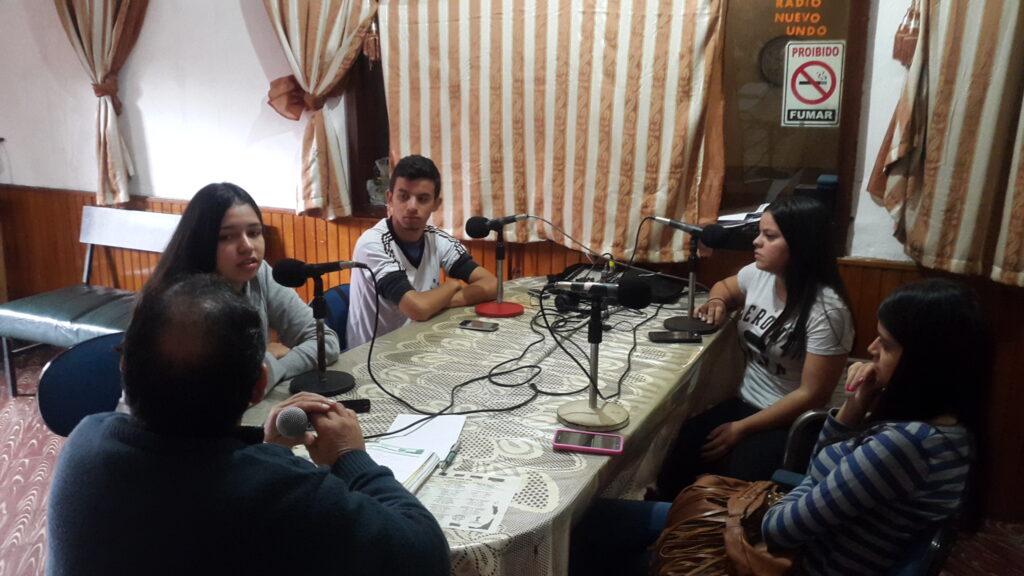 Estudiantes de los clegios Saturio Ríos y Nacional España estuvieron en el primer programa Debatamos San Lorenzo